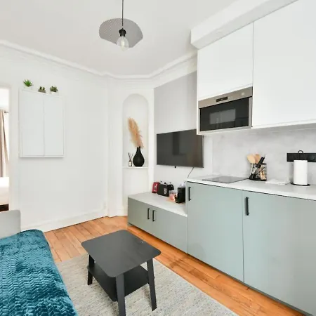 Cozy 1br By Eiffel Tower And Seine Comfort Charm Paryż